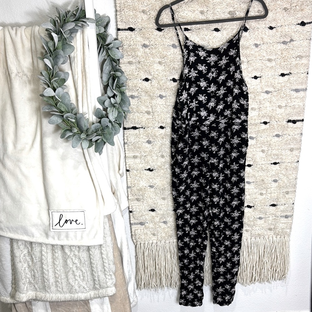 Andree Black and White Floral Jumpsuit with Spaghetti Straps and pockets size S